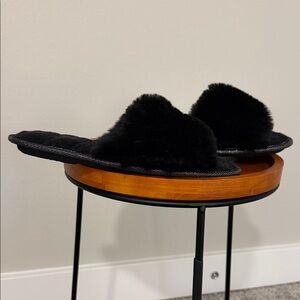 Women's Black Fuzzy Slide Slippers